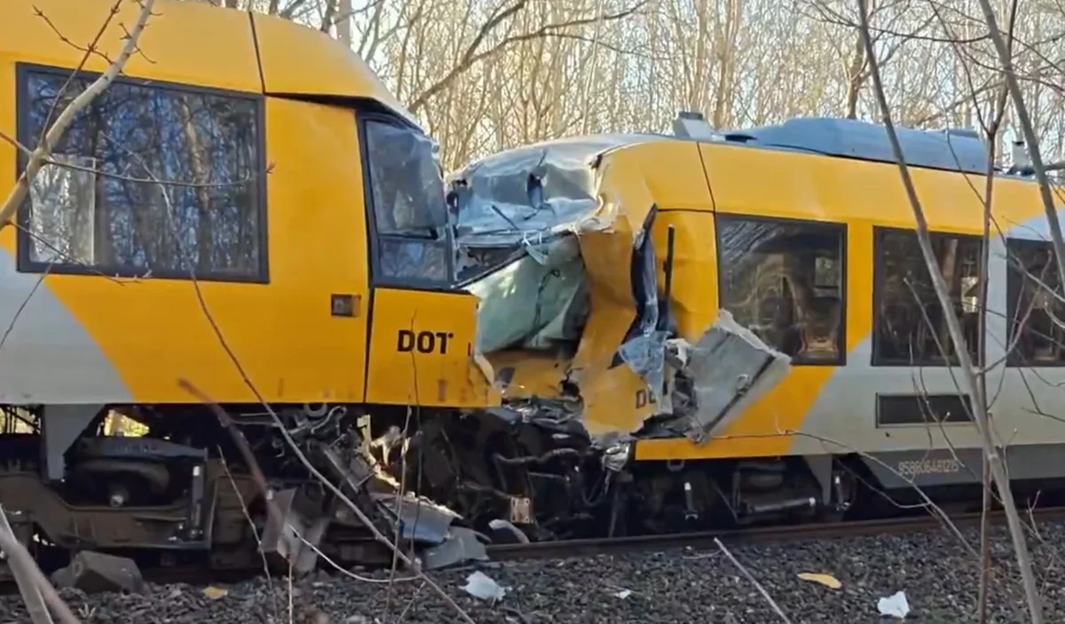 影／丹麥公共運輸發生意外 2列車迎面相撞